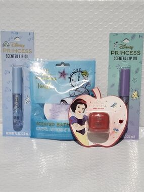 Disney Princess Lip Oils, Lip Mask & Bath Bomb